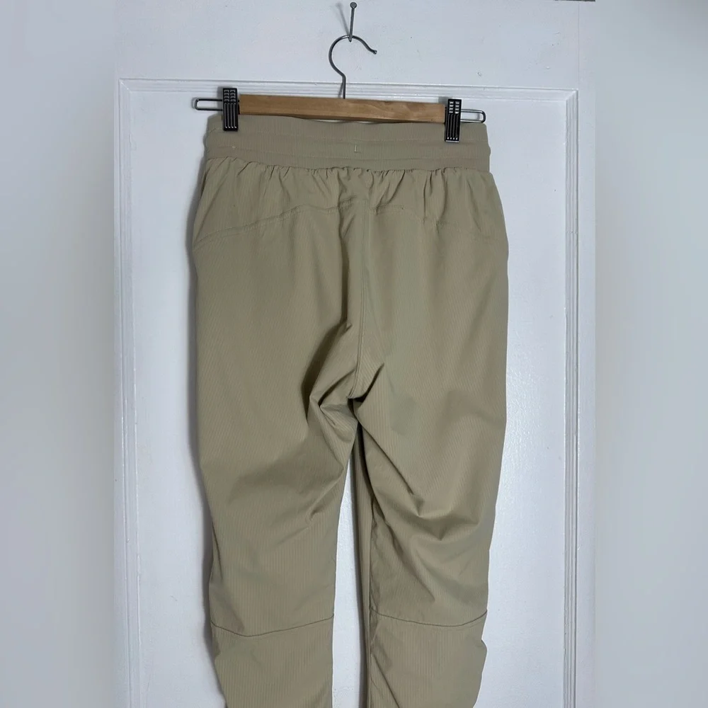 Lululemon Beyond the Studio 7/8 Jogger - Size 4